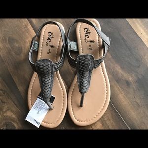 NWT. Rue 21 Sandals.